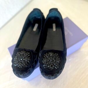 Pre-owned Vera Wang Indigo/Black Suede Jeweled Moccasins, size 9